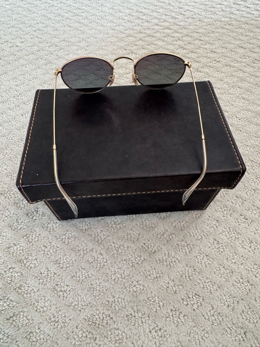Ray-Ban Gold Round Frames with Pink Mirrored Lenses - Picture 4 of 6
